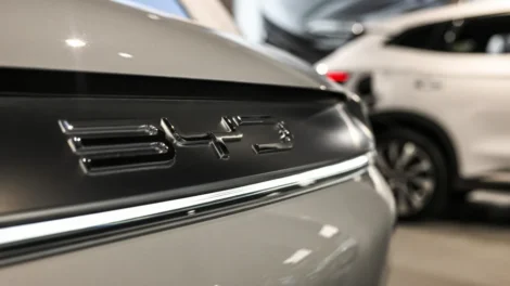 GM amplia aporte em R$ 3,5 bilhões no Brasil e critica benefício de cotas que favorece BYD