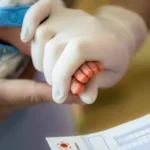 Gêmeos siameses ligados pelo abdômen morrem em Goiânia após infecção