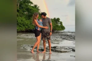 Gisele Bündchen publica fotos raras de família e faz declaração ao marido: 'Você é inspiração'