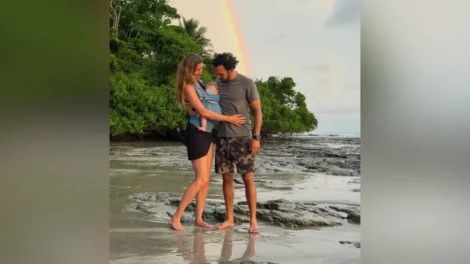 Gisele Bündchen publica fotos raras de família e faz declaração ao marido: 'Você é inspiração'