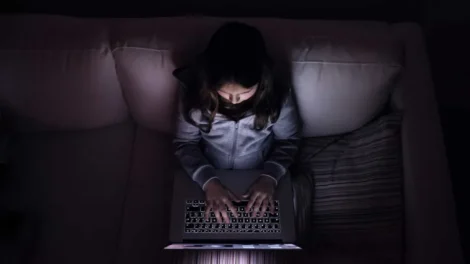Governo Lula inclui estupro virtual no Ligue 180 após alta nos casos de violência na internet