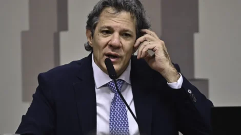 Haddad critica sigilo de 100 anos em contrato do metrô de SP e privatizações de Tarcísio