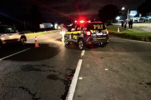 Homem morre após ser atropelado por dois carros na BR-376, no distrito de Iguatemi
