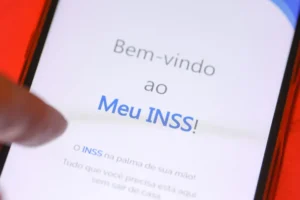 INSS suspende novas convocações para revisão do BPC e remaneja servidores para conter fila