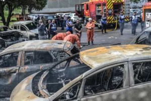 Imagens mostram destruição causada por acidente com helicópteros no Rio