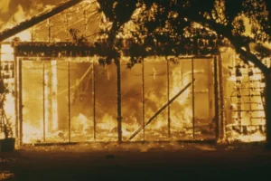 Incêndio atinge casas em Paraisópolis, na zona sul de São Paulo