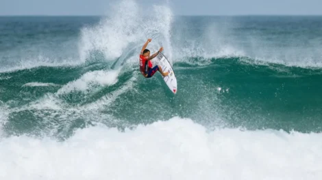 Italo é eliminado, mas Brasil garante um surfista na semi de Saquarema