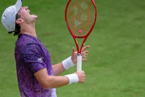 João Fonseca começa mal na grama e vai cair no ranking da ATP
