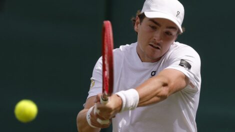 João Fonseca estreia em Wimbledon com 3 a 0 sobre Bautista Agut