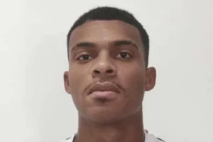 Jogador de 20 anos sofre parada cardíaca durante treino e vai para UTI