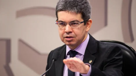 Justiça Eleitoral manda Randolfe suspender evento de pré-campanha no Amapá