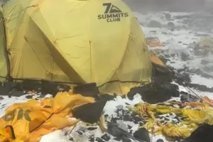 "Lixeira mais alta do mundo": vídeo expõe lixo acumulado no Monte Everest