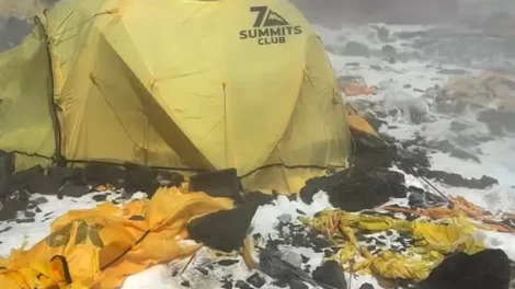 "Lixeira mais alta do mundo": vídeo expõe lixo acumulado no Monte Everest