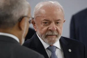 Lula diz que "nunca foi esquerdista" em conversa no G7