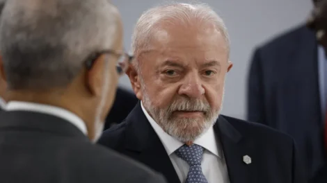 Lula diz que "nunca foi esquerdista" em conversa no G7