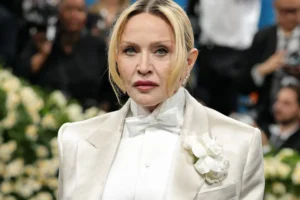 Madonna faz primeira parceria com a filha, Lola Leon