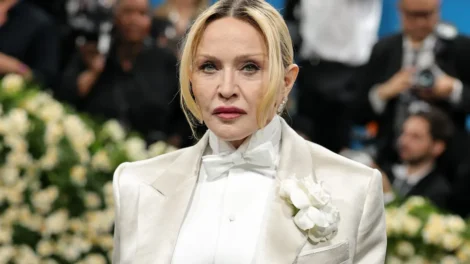 Madonna faz primeira parceria com a filha, Lola Leon