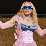 Madonna faz show surpresa na Times Square para lançar música e atrai multidão