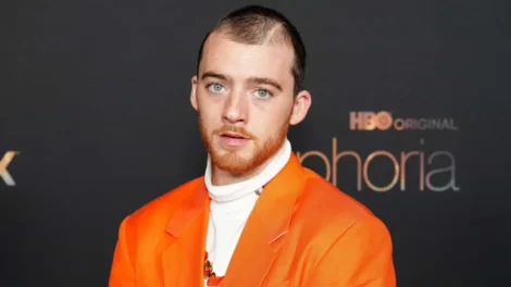 Mãe de Angus Cloud se emociona com homenagem em 'Euphoria' após sua morte