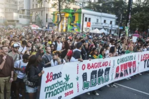 Marcha da Maconha pede regulamentação e critica guerra às drogas