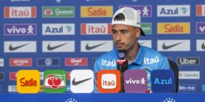 Martinelli admite substituir Raphinha e vê Neymar “querendo muito”