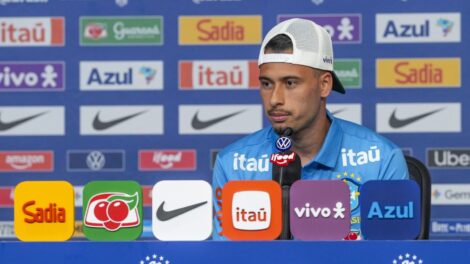 Martinelli admite substituir Raphinha e vê Neymar "querendo muito"