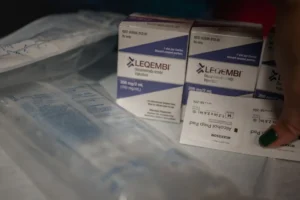 Medicamento para Alzheimer inicial começa a ser vendido no Brasil