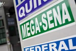 Mega-Sena acumula e prêmio principal vai para R$ 12 milhões