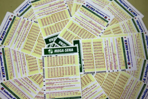 Mega-Sena acumula novamente e prêmio principal vai para R$ 42 milhões
