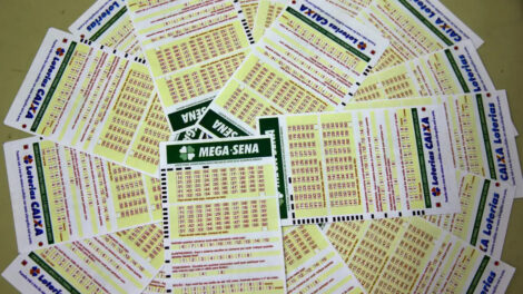 Mega-Sena acumula novamente e prêmio principal vai para R$ 42 milhões