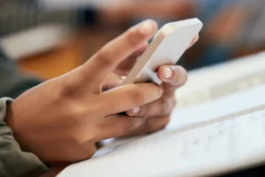 Menina de 13 anos grava áudio de abuso, e pai é preso por suspeita de estupro em SP