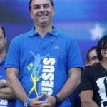 Meu vice será uma pessoa preparada e de preferência mulher, diz Flávio Bolsonaro
