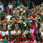 México abre Copa vencendo África do Sul em duelo com três expulsões