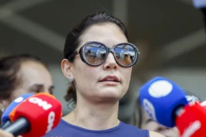 Michelle detona Flávio Bolsonaro e diz que foi maltratada