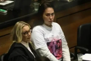 Monique Medeiros, mãe de Henry Borel, é solta após receber perdão em julgamento da morte do filho
