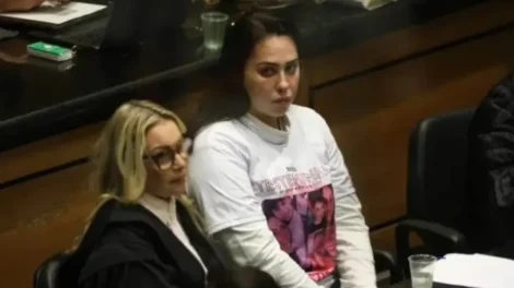 Monique Medeiros, mãe de Henry Borel, é solta após receber perdão em julgamento da morte do filho