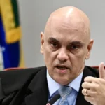 Moraes autoriza que Flávio, netas e nora visitem Bolsonaro