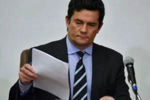 Moro reage a Gleisi e diz que projeto político vai 'bloquear as pretensões do PT' no PR