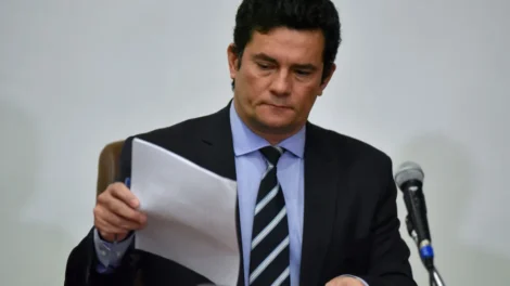 Moro reage a Gleisi e diz que projeto político vai 'bloquear as pretensões do PT' no PR