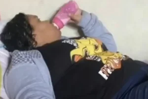 Mulher de 37 anos finge ter 12 e é adotada por família em Santa Catarina