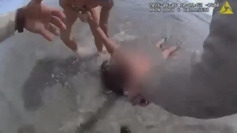 Mulher inconsciente no mar é salva pela polícia da Flórida; vídeo