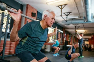 Musculação ajuda a prevenir Alzheimer e melhora independência de pessoas que têm a doença