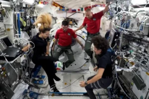 NASA leva bola da Copa do Mundo ao Espaço; veja as imagens!