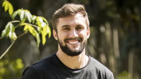 'Não paguei porque estava no BBB', relembra Arthur Picoli sobre cartão bloqueado
