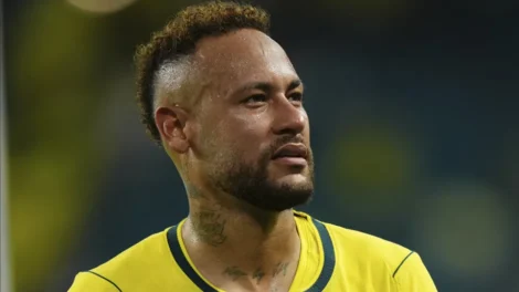 Neymar chora após voltar a jogar pela Seleção: 'Foram longos dias'