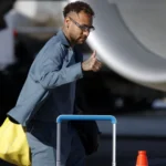 Neymar fará exame para voltar a campo semana que vem, diz Ancelotti