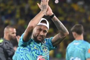 Neymar fica de fora de amistoso contra o Egito para seguir tratamento