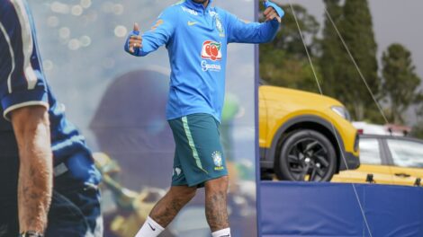 Neymar não viaja com seleção para Cleveland; segue em tratamento