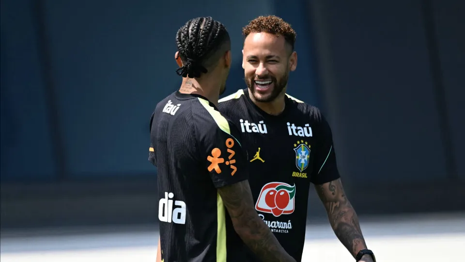 Neymar se junta ao grupo no penúltimo treino antes do duelo contra o Haiti