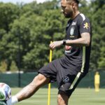 Neymar volta a treinar com a seleção a 2 dias do jogo contra o Haiti